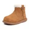 Botas de nieve para niños 2025 invierno zapatos de pelo niñas más terciopelo Birkenstock botas de cuero niño mediano cálido cómodas dos botas cortas de algodón