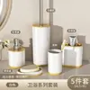 Set de Lujo Ligero Personalizado con Borde Dorado y Textura de Madera para Hotel, Tamaño de Viaje, Juego de Cinco Piezas para Baño, Set de Almacenamiento para Lavabo del Hogar Nórdico