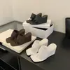 Primer Encuentro con el Diseño de Nicho de Ji Sandalias Chanclas de Tacón de Cuña Adelgazantes Estilo Coreano de Punta Abierta Sandalias Elegantes Primavera y Otoño 2025