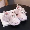 Zapatillas para niñas 2026 primavera y otoño nuevos zapatos casuales elegantes con suelas blandas, antideslizantes, versátiles tipo "dad shoes", zapatillas de correr para niños