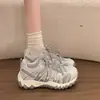 Zapatos de papá para mujer de suela gruesa para aumentar la altura, nuevo modelo de otoño 2026, zapatillas deportivas casuales de malla transpirable, zapatos para senderismo al aire libre