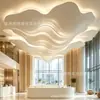 Decoración de techo personalizada de fibra de vidrio, techo artístico curvo de forma especial para el vestíbulo del departamento de ventas de un hotel, diseño de revestimiento de columna de FRP