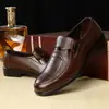 Zapatos de Hombre Primavera y Otoño 2026 Zapatos Casuales Británicos de Cuero para Hombre Punta Redonda Estilo Coreano Slip-On Zapatos de Papá Zapatos Transpirables y Resistentes al Desgaste para Hombre