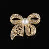 Broche de Liga de Zinco Estilo Coreano Temperamento Sentido Avançado Laço Pérola Oca Diamante Acessórios para Roupas Joker Fivela Fixa