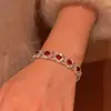 Pulsera de Lujo Estilo Palacio con Diamantes Completos y Diamantes Rojos Sangre Parpadeantes para Sociales - Elegante, Moderna, Versátil Pulsera de Joyería