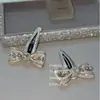 Pinza BB Blanca de Hada con Lazo y Pedrería de Lujo Accesible de la Señorita Z Accesorios Franceses para el Cabello Tocado Ligero de Boda