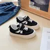 Zapatos de Lona para Niños 2026 Otoño Nuevo Estilo Zapatos Deportivos para Niños con Velcro Suela Suave Zapatos Casuales de Moda Versátiles para Niñas