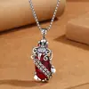 Collar Vintage de Moneda de Cobre Negro Teñido con Pixiu Grande y Granate Colgante Único Audaz Desgastado Moderno para Hombres y Mujeres