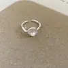 Serenidad de Té Blanco, Anillo Abierto Irregular de Perla Tejido Plegado, Anillo de Dedo Índice de Lujo Ligero de Gama Alta, Accesorio de Mano de Moda