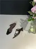 Primer Encuentro Sandalias de Verano para Mujer con Tacón Grueso Color Plata Francesa, Para Uso Exterior en Verano, Sandalias Estilo Nuevo 2026, Chanclas de Correa Única de Nicho con Acabado de Alta Gama