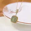 Yilu Plata de Ley S925 Chapado en Oro Jade Hetian Zafiro Jadeíta Ámbar Ámbar de Sangre Cuadrado Geométrico Cinco Elementos Colgante Colgante