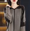 Malhas europeias femininas com decote em V e cor correspondente listrado tricotado camisa de asa de morcego camisola solta casual camisa de assentamento outono e inverno Novo