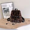 Mochila de Felpa 2025 Nuevo Estampado de Leopardo Moda Bolso Peludo Moderno Infantil Casual Versátil Cordón Mochila Pequeña