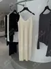 DestaqueVocê Correu 26 Vestido de Outono Novo de Algodão Orgânico de Alta Torção com Lavagem Enzimática e Gola Canelada Sem Mangas