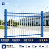 Cercas, barandales y barreras de acero galvanizado y hierro forjado para muros exteriores de fábricas, muros de escuelas y para fines de aislamiento y protección.