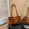 Bolsa Tote Suede Retrô Feminina 2026 Nova Versátil para o Dia a Dia Bolsa de Ombro Grande Capacidade Moda Bolsa de Mão Toque de Luxo