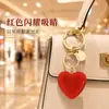 Llavero creativo de corazón con incrustaciones de diamantes, colgante de bolso moderno de arcilla con incrustaciones de diamantes de lujo ligero estilo Ins, decoración de coche con incrustaciones de diamantes