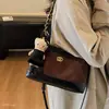 Bolsa de Ombro Feminina Acolchoada Elegante e Tendência Outono Simples, Bolsa Transversal Tendência 2026, Versátil para o Trabalho Nova Bolsa de Ombro Único