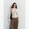 Nuevo suéter beige con cuello en V para mujer 2025, top básico de ajuste ceñido para otoño e invierno
