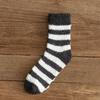 Meias de lã coral para homens de inverno forradas de lã espessadas para casa meias de pelúcia outono e inverno toalha quente para dormir meias de comprimento médio