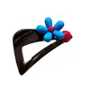 Pinza Triangular Marrón para Mujer con Flores Azules y Perlas Rojas, Pinza de Tiburón, Nuevo Modelo 2026, Pasador Único y de Alta Gama, Hermoso Accesorio para el Cabello