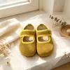 Mules cerrados de estilo coreano para niñas con colores dopamina para exteriores, nuevas y elegantes sandalias Birkenstock de suela blanda para primavera y otoño de 2026