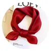 Pañuelo Cuadrado Pequeño de Color Sólido para Mujer 70*70 Liso Estilo Coreano Simple Versátil Primavera y Verano Profesional Banco Azafata Pañuelo Pequeño