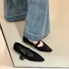 Primer Encuentro Ji Retro Zapatos Mary Jane Rojos Pequeños de Tira Única Tacón Bajo para Mujer Estilo Nuevo de Principios de Otoño con Falda Cuero de Temperamento Nicho