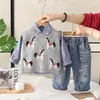 Novo Conjunto Estiloso para Meninos Pequenos Roupa de Primavera Casual Jaqueta Colete Infantil Primavera e Outono Conjunto de Três Peças Tendência