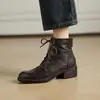 Botines genuinos de cuero para comercio exterior transfronterizo, estilo británico con cordones, punta redonda, tacón grueso negro, botines retro Martin, versátiles para mujer para otoño e invierno