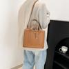 Bolso de mano de moda de diseño de nicho para mujer, maletín de gran capacidad para el trabajo, estilo coreano, bolso de hombro pequeño.