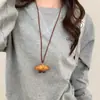 Collar Colgante de Nudo de Agua Alcalina de Diseño Lindo y de Nicho Cadena Larga de Suéter de Croissant para Mujer Accesorios Cadena de Sudadera