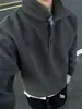 Moletom gola alta cinza escuro para homens, adequado para primavera e outono, com visual sofisticado, manga longa como base e gola estilo retrô americano