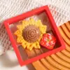 Regalo de graduación para ser no. 1 broche de accesorios de flor de girasol simulación tejida a mano regalo para examen de ingreso a la universidad venta al por mayor