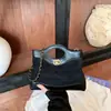 Bolso de alta gama inspirado en Chanel para mujer, con un diseño retro de terciopelo, perfecto para otoño e invierno.. Este bolso de hombro, clutch y bolso cruzado presume de un diseño único y elegante.