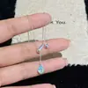 Colar super elegante de camélia com pérolas em camada dupla para mulheres, luxo leve com um toque de alta qualidade, corrente estilosa para a clavícula, acessório em camadas da moda