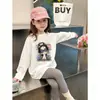 Camiseta básica de outono para meninas, novo modelo 2026, blusa interna infantil super estilosa, camiseta de manga longa 100% algodão para crianças maiores