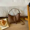 Bolso de Flocado de Gamuza para Mujer 2026 Nuevo de Moda Otoño Retro Bolso de Mano Merade Sensación de Alta Gama Bolso de Hombro Único Cruzado