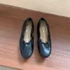 Sapatos femininos estilo francês com fundo plano, laço e estampa de leopardo, 2026 primavera/outono, sapatilhas vermelhas para combinar com saias