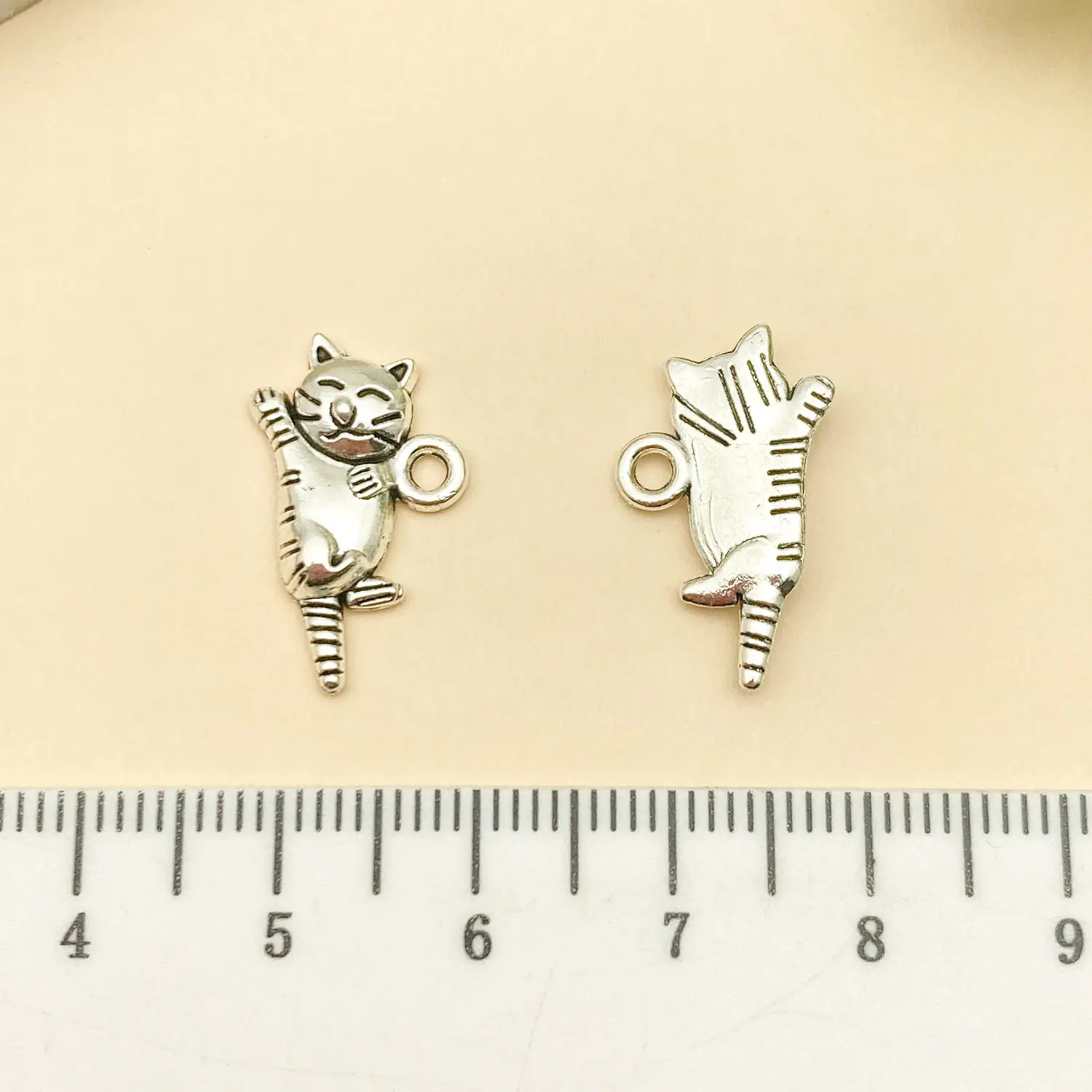 11285-X-古银锌合金猫12x18-1.1g