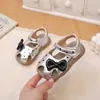 Sandalias Cerradas con Calados para Bebé Niña 2026 Nuevo Estilo de Verano Zapatos de Princesa con Lazo para Niñas Zapatos para Caminar Infantiles de Suela Suave