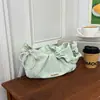 Bolsa de ombro plissada de alta qualidade, design de nicho, alta capacidade, nova tendência de verão 2026, muito estilosa