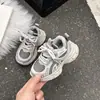 Zapatillas Deportivas Infantiles 2026 Otoño/Invierno Nuevo Estilo Zapatillas de Correr Antideslizantes Forradas de Felpa para Niñas Zapatillas Ligeras de Suela Suave para Niños Estilo Papá