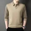 Camiseta de fleece para outono e inverno masculina, roupa térmica falsa de duas peças, camiseta listrada casual com gola virada para homens de meia-idade