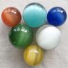 Venta al por mayor de fábrica de adornos coloridos de ojo de gato, adornos para sala de estar, juego de balonmano, piedra de ojo de gato, bola de cristal, bola de Feng Shui