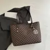 Bolso de mujer de gran capacidad 2025 nuevo diseño de nicho versátil primavera-verano bolso de hombro para la escuela y el trabajo, bolso de mano tote