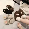 Versátil con puntadas apretadas, para faldas, sandalias planas 2026 artículo popular de celebridad de internet, lleno de estilo juvenil, pantuflas ligeras y delicadas para mujer