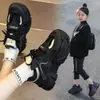 Zapatos Deportivos para Niñas 2026 Nuevo Primavera/Otoño Niños Medianos y Grandes Zapatos de Papá Viejo Niñas Ligeros Suela Suave Zapatos Casuales Invierno Más Terciopelo