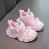 Comércio Exterior Infantil Primavera 2026 Novos Tênis Esportivos de Desenho Animado Coloridos Casuais para Meninas Sapatos de Pai para Crianças Pequenas Sapatos Individuais Tendência