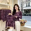 Comercio exterior transfronterizo ropa para madres, camiseta de manga larga con lunares estilo coreano para mujeres de mediana edad y mayores, nuevo top ajustado y rejuvenecedor
